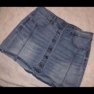 Denim Mini Skirt! American Eagle, size 10